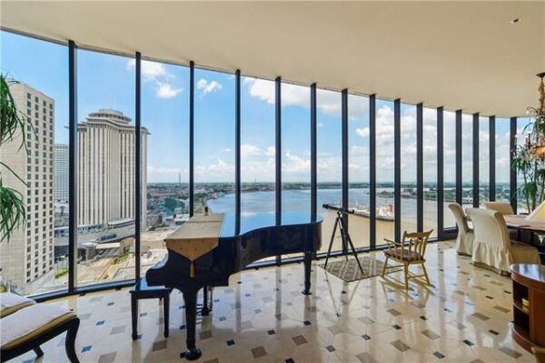 600 Port of New Orleans Unit 12E | Listed by Glennda Bach with Compass Uptown